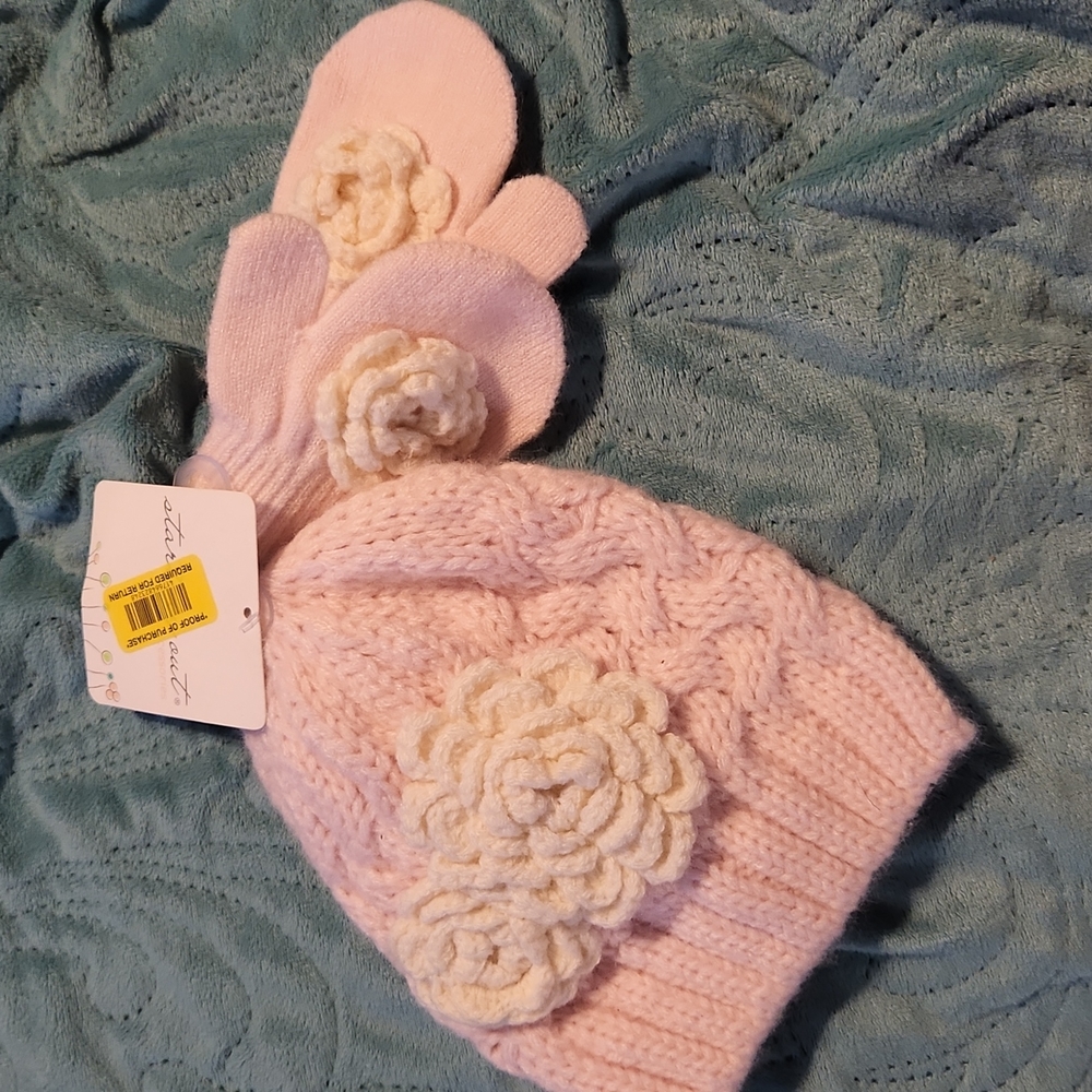 Baby gloves and cap